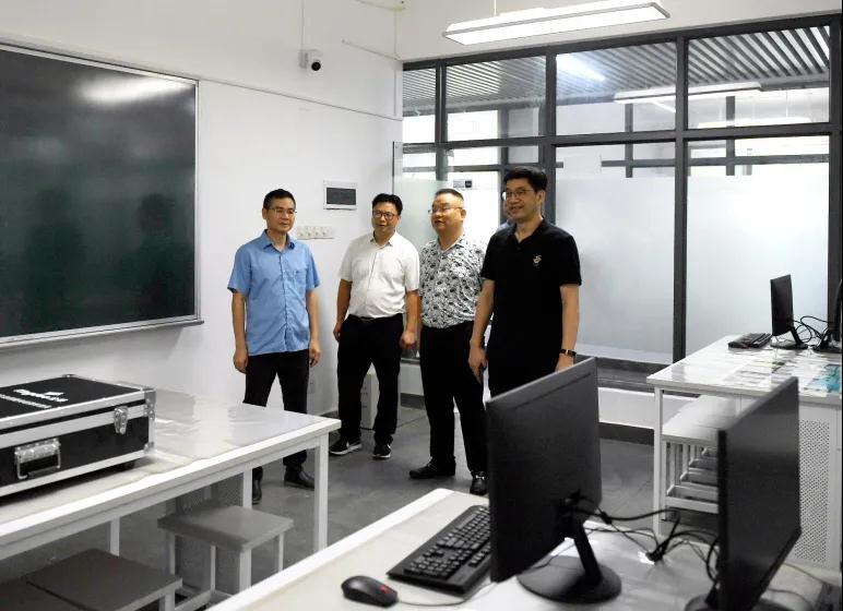 教師節(jié)慰問.jpg 教師節(jié)慰問.jpg